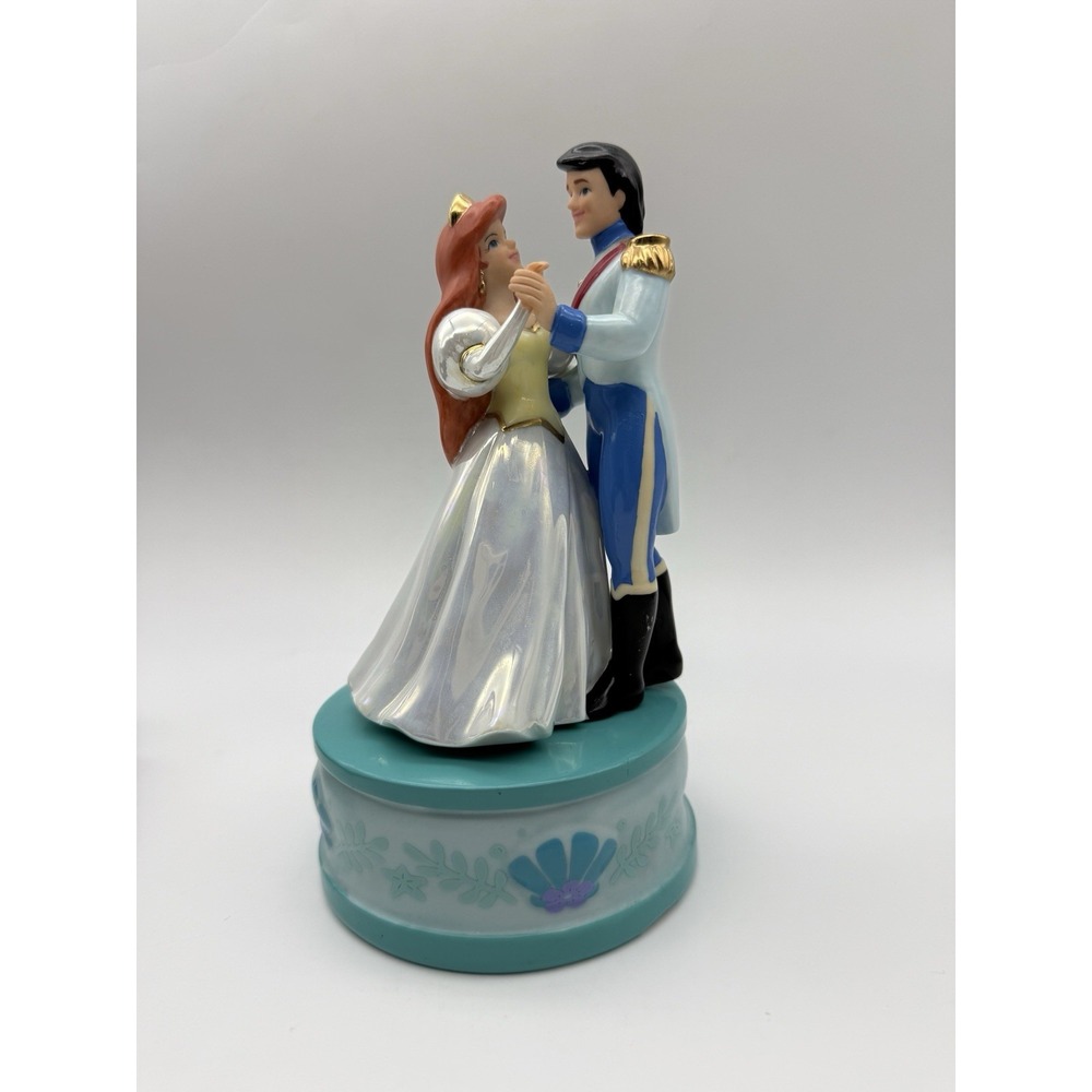 Vintage 1988 Disney The Little Mermaid Music Box w/ Dancing Eric & Ariel READ